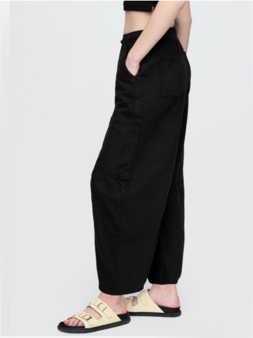 GAP Mid Rise Relaxed Horseshoe Pants in XS